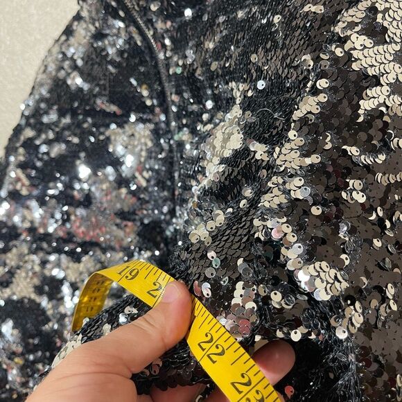 Chic Black Sequin Bomber Jacket - Picture 4 of 7